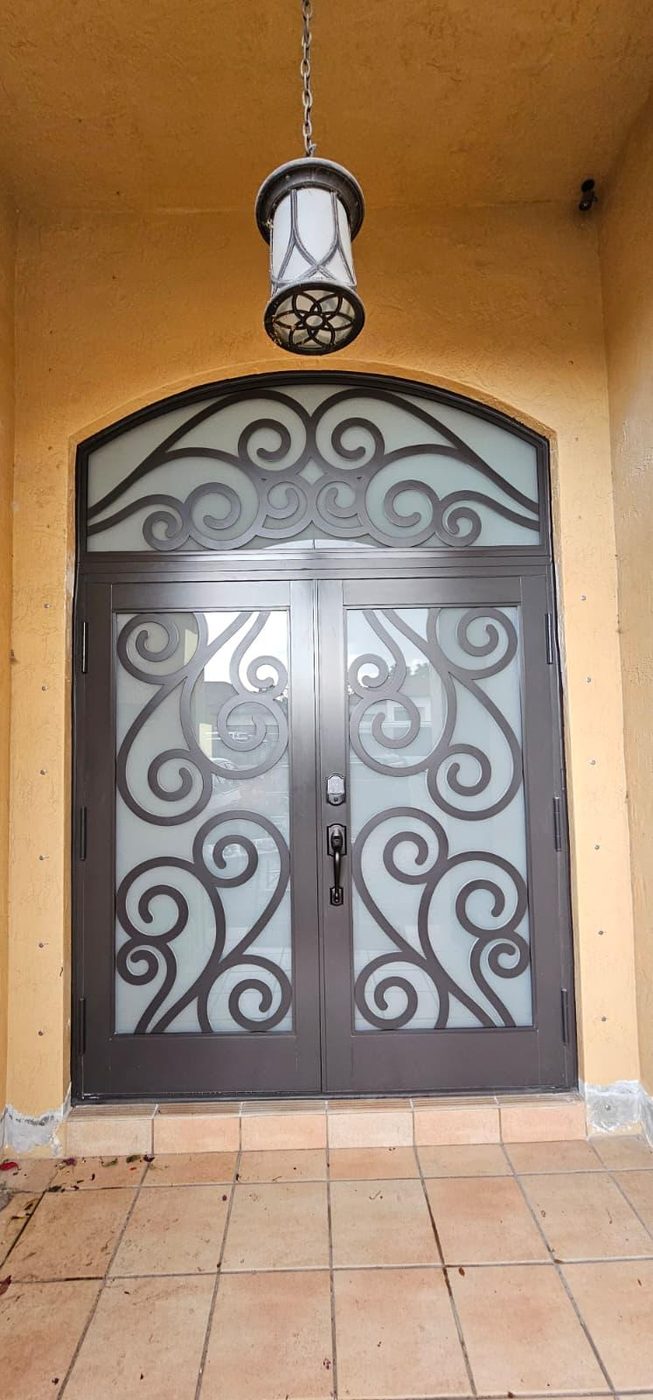 Door with sidelites